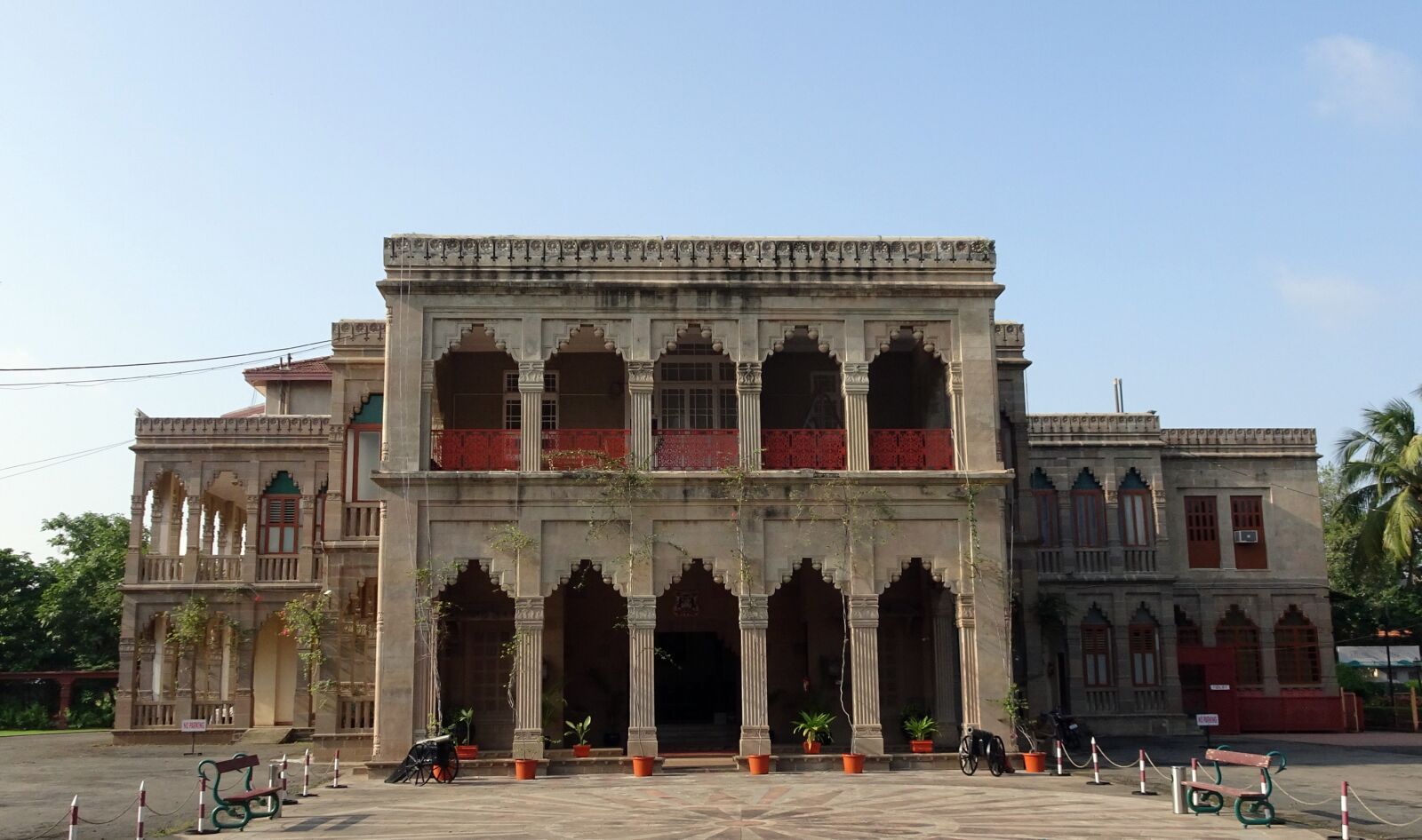 Sony Cyber-shot DSC-HX90V sample photo. Palace, nilambagh palace, heritage photography