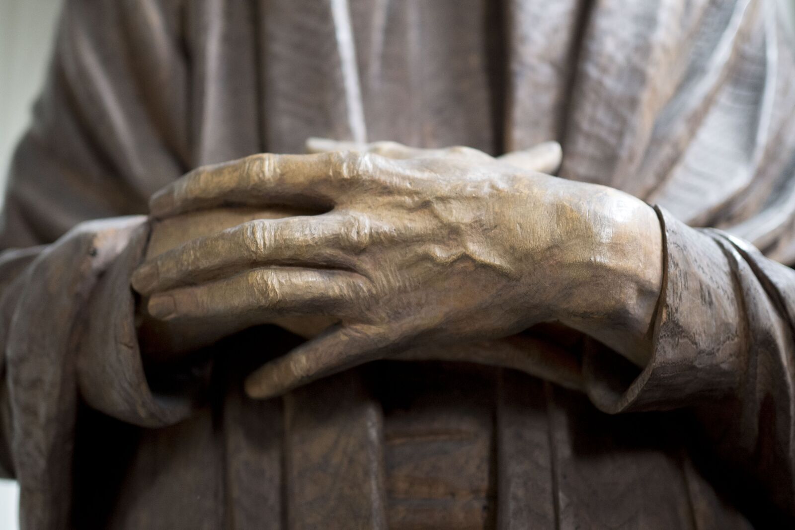 Olympus OM-D E-M5 II sample photo. Sculpture, statue, hand photography