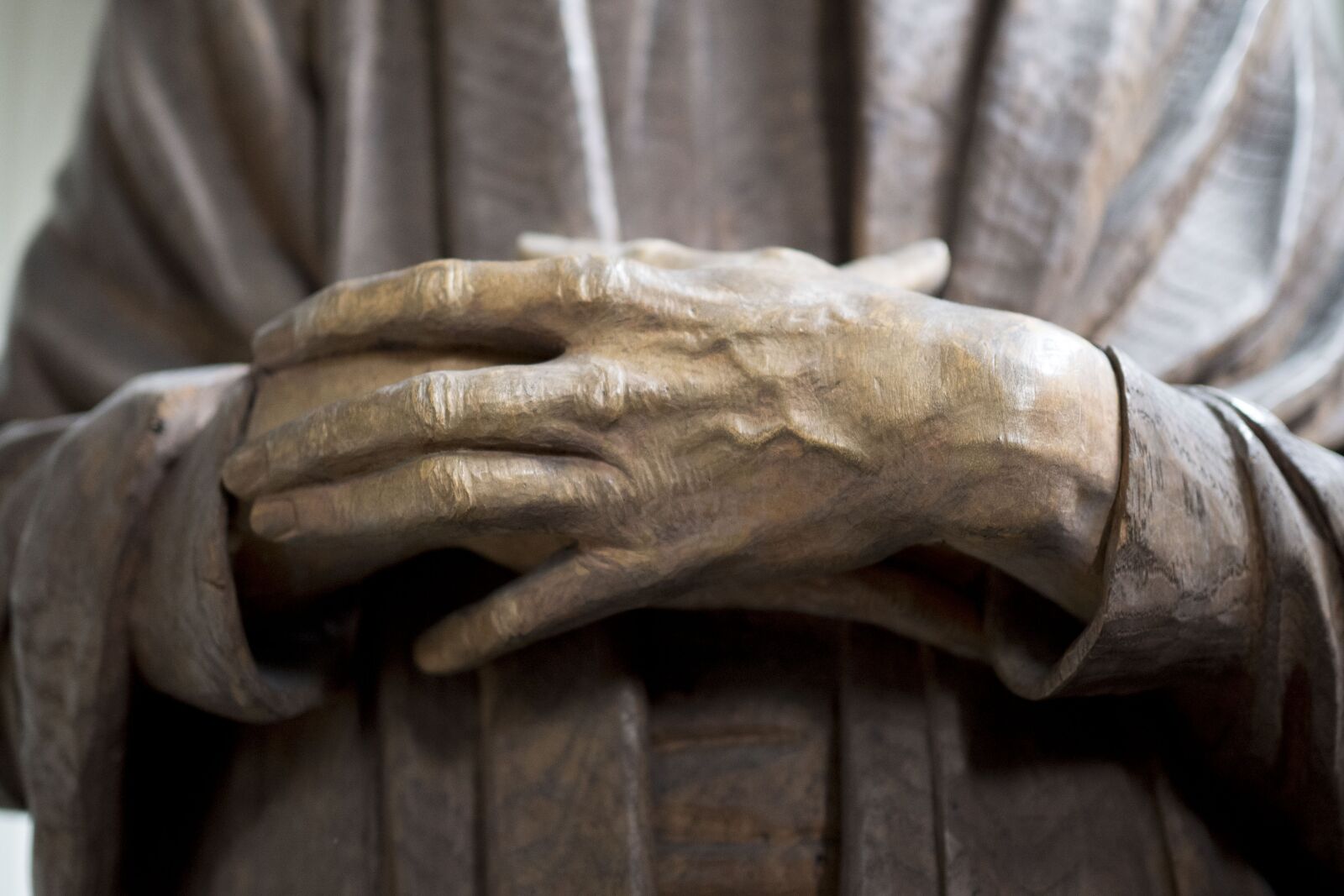 Olympus OM-D E-M5 II + Olympus M.Zuiko Digital 25mm F1.8 sample photo. Sculpture, statue, hand photography