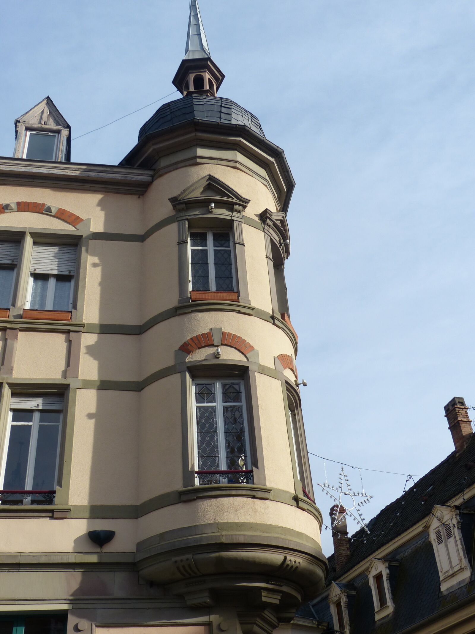 Panasonic Lumix DMC-FZ200 sample photo. Bay window, historic center photography