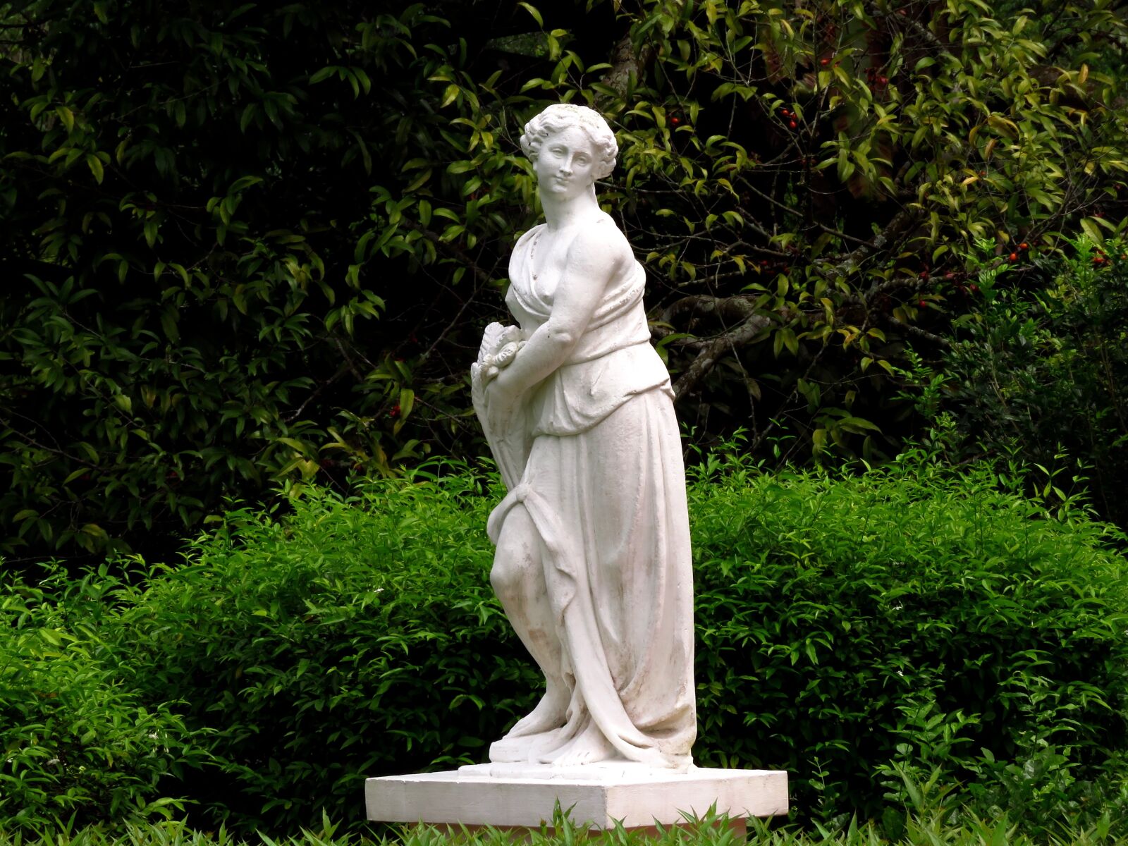 Canon PowerShot SX60 HS sample photo. Angel, idol, garden photography