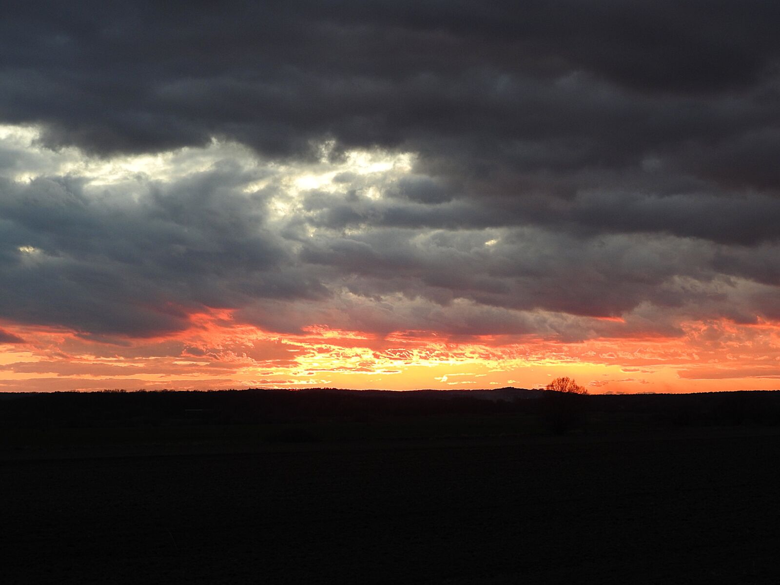 Nikon Coolpix P610 sample photo. Sunset, cloud formations, evening photography