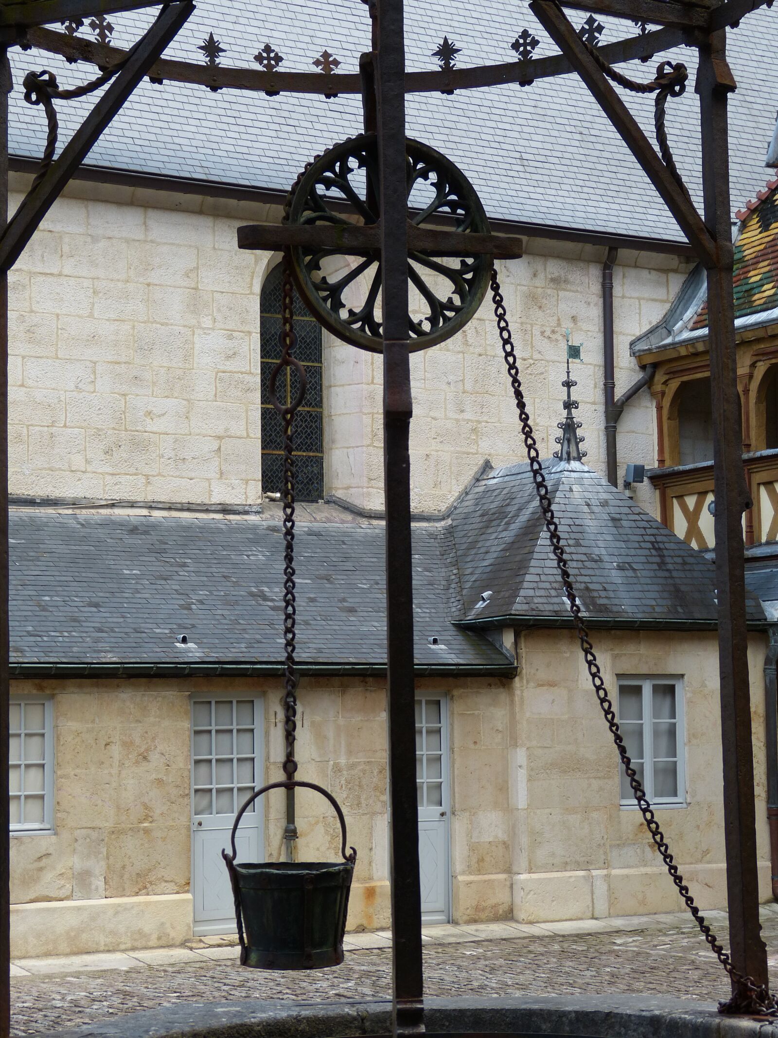 Panasonic Lumix DMC-FZ150 sample photo. Beaune, france, historically photography