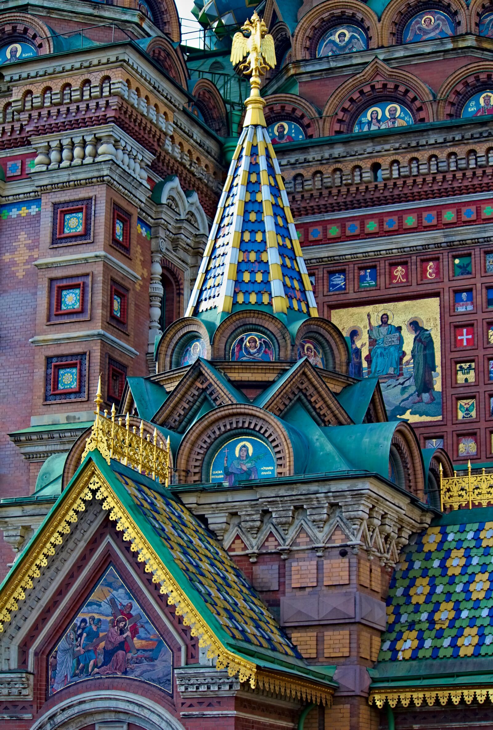 Canon EOS 550D (EOS Rebel T2i / EOS Kiss X4) sample photo. Roof, color, temple photography