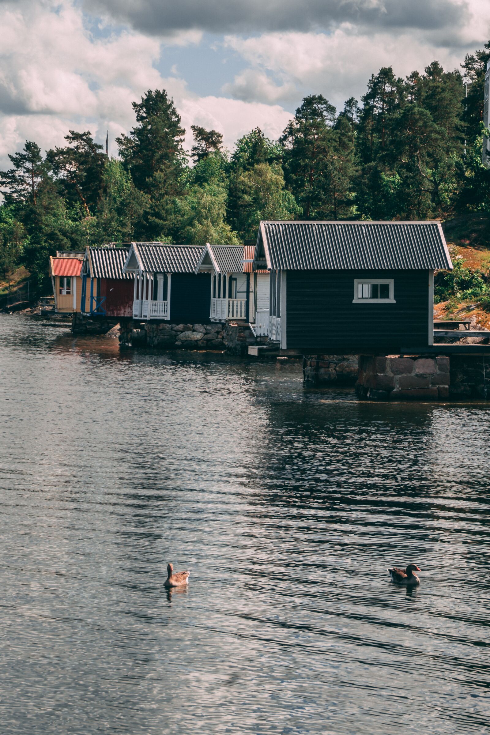 Sony a7 + Sony FE 28-70mm F3.5-5.6 OSS sample photo. Norway, nature, log cabins photography