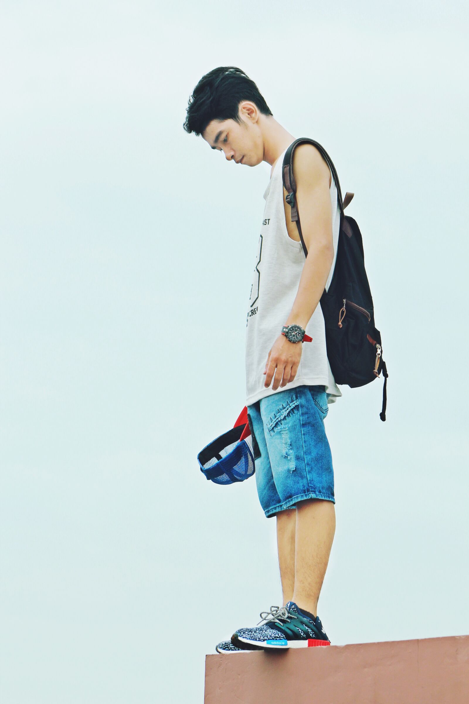 Canon EOS 550D (EOS Rebel T2i / EOS Kiss X4) sample photo. Boy, shoes, bags photography