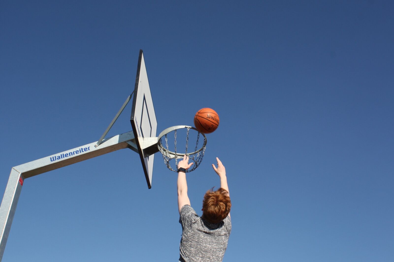 Canon EOS 450D (EOS Rebel XSi / EOS Kiss X2) sample photo. Basketball, basketball hoop, sport photography