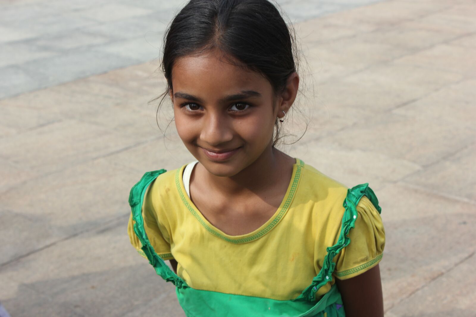 Canon EOS 550D (EOS Rebel T2i / EOS Kiss X4) sample photo. Girl, smile, teenager photography