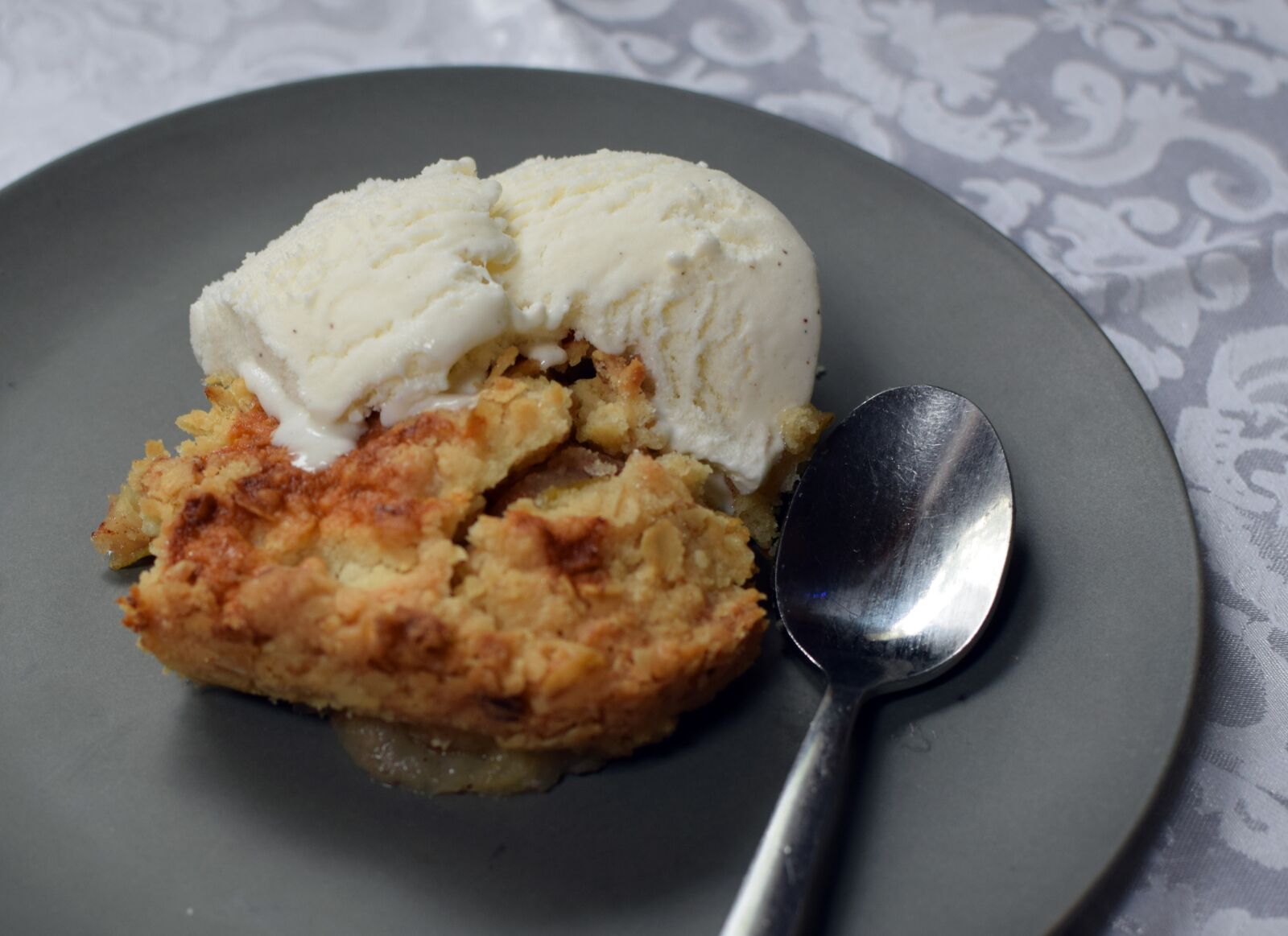 Nikon D5300 sample photo. Apple pie, vanilla ice photography