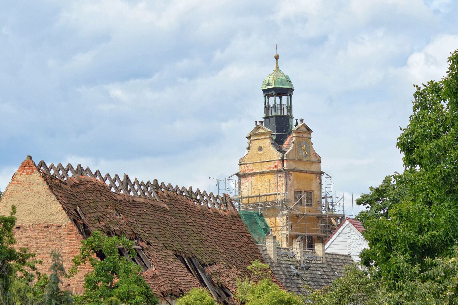 Nikon D3200 sample photo. Ruin, roof, roof truss photography