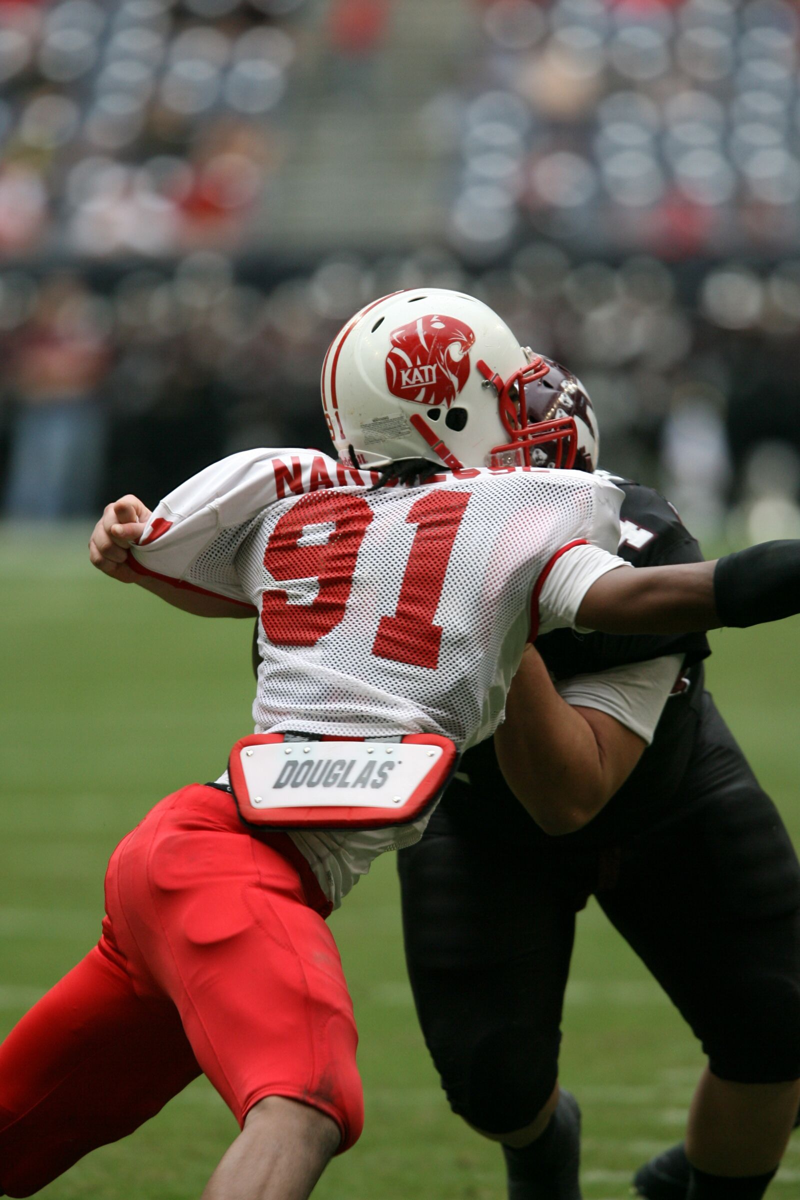 Canon EOS-1D Mark II N sample photo. American football player, defense photography