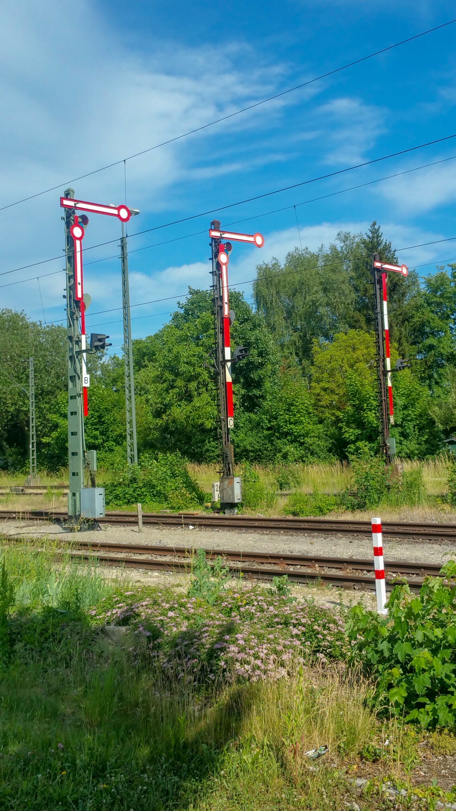 Samsung Galaxy Note4 sample photo. Signals, train, stop photography