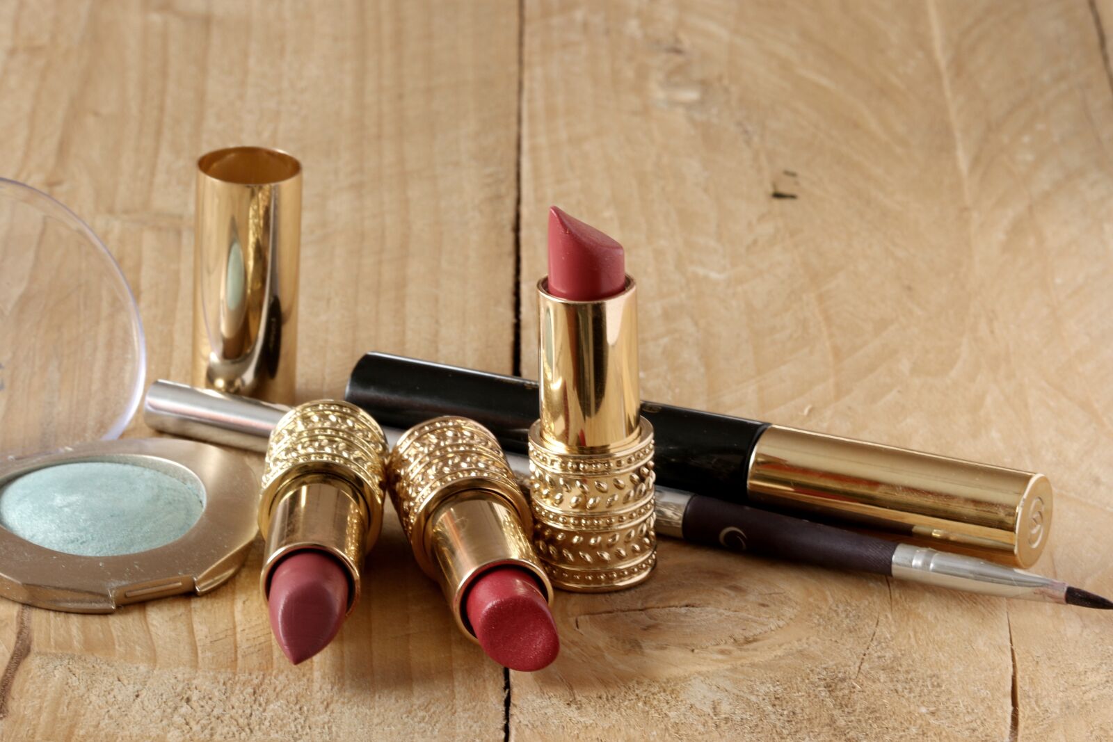 Canon EOS 7D Mark II sample photo. Lipstick, cosmetics, makeup photography