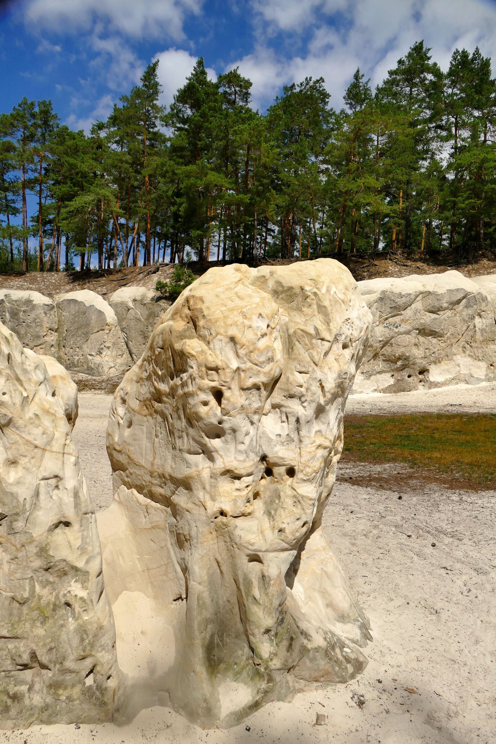 Panasonic Lumix DMC-FZ1000 sample photo. Landscape, sand stone, feuerland photography