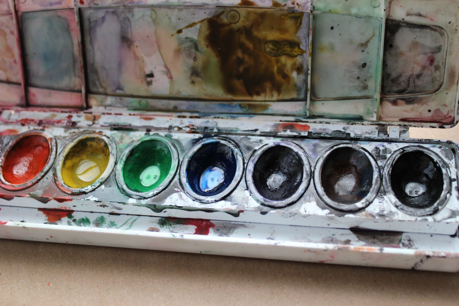 Canon EOS 550D (EOS Rebel T2i / EOS Kiss X4) sample photo. Watercolor, paint, palette photography