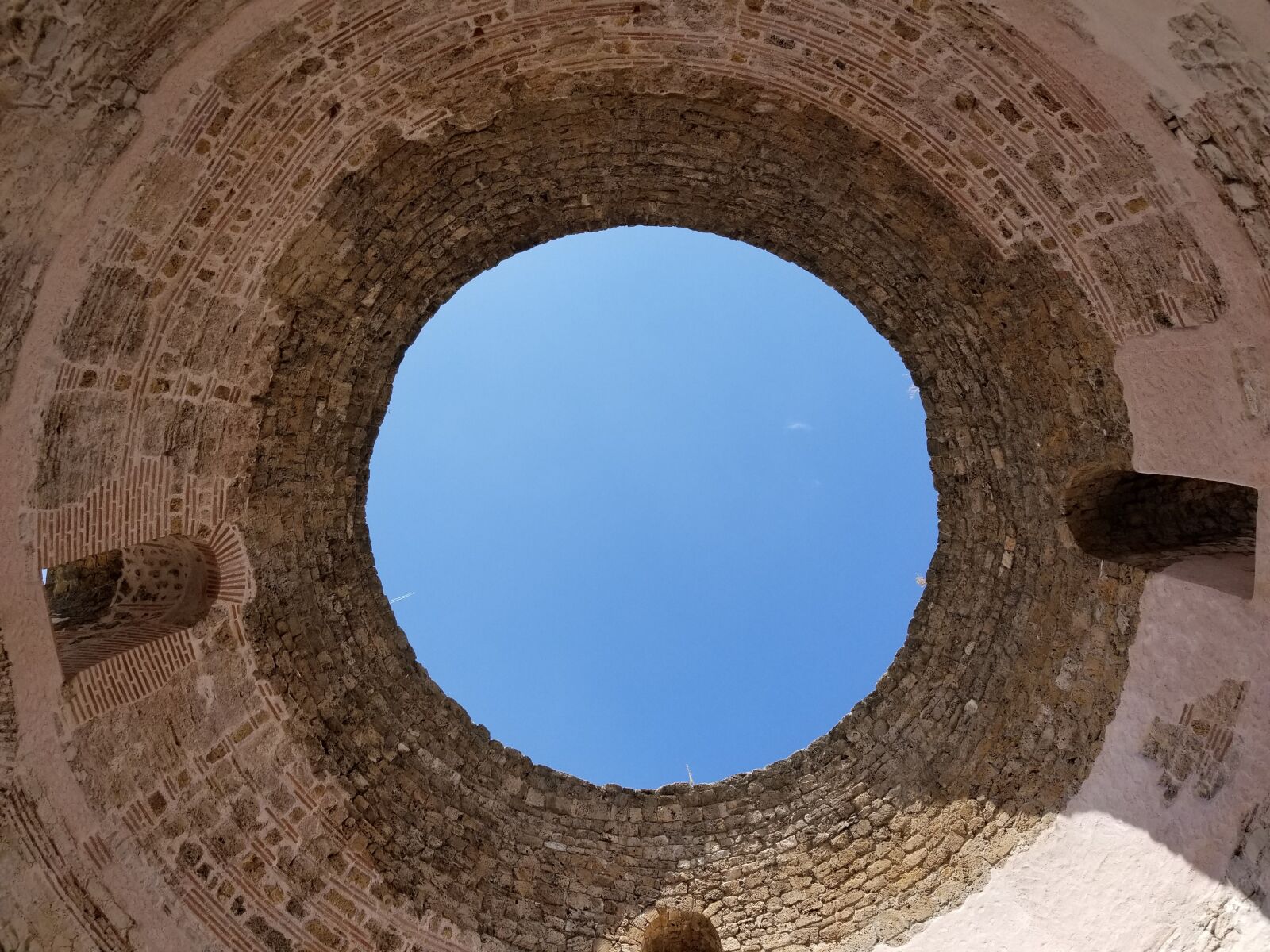 Samsung Galaxy S8 sample photo. Sky, circle, building photography