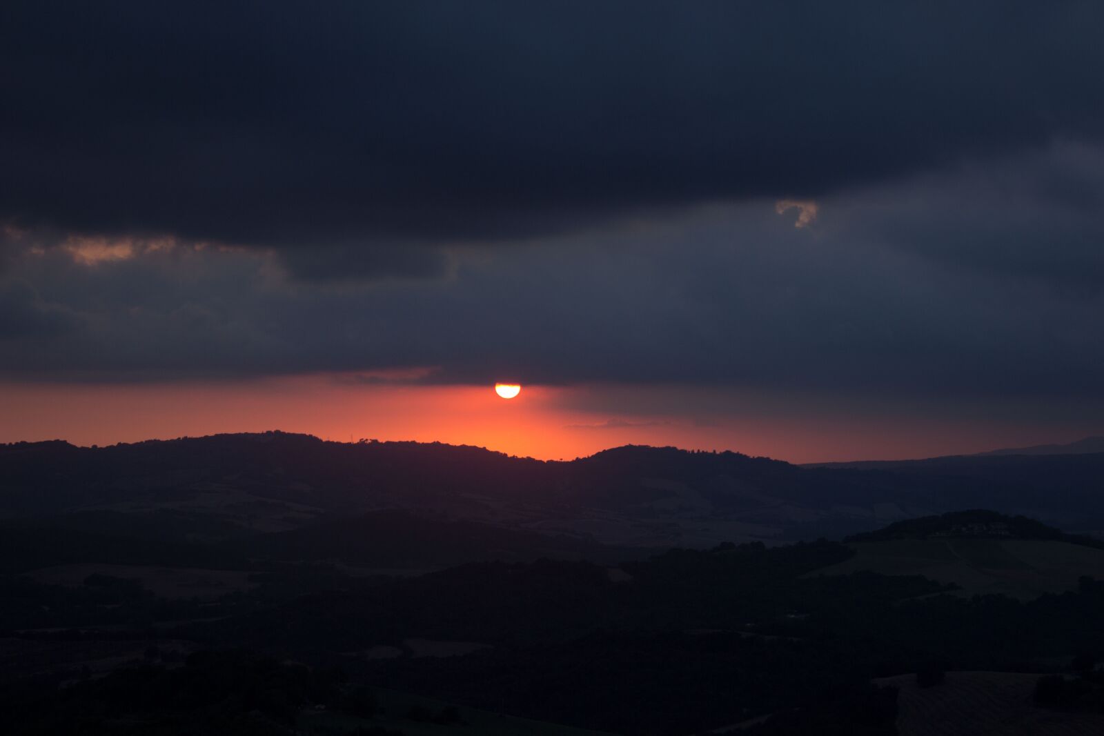 Canon EOS 600D (Rebel EOS T3i / EOS Kiss X5) sample photo. Sunset, afterglow, evening sky photography