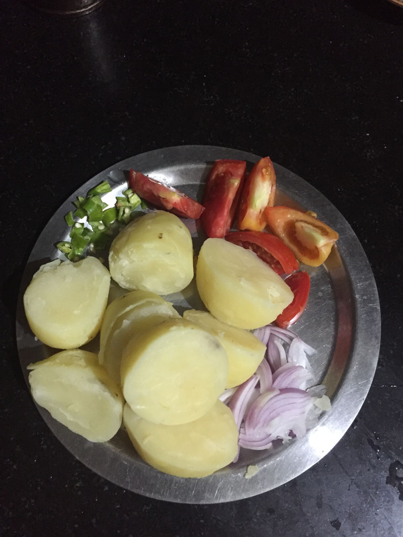 iPhone 6 back camera 4.15mm f/2.2 sample photo. Boiled potatoes, sliced tomatoes photography