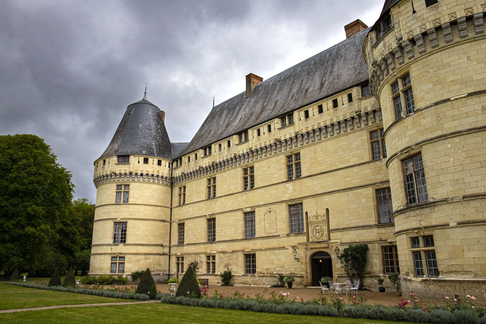 Canon 24-70mm F2.8 DG OS HSM | Art 017 sample photo. Castle, loire, france photography