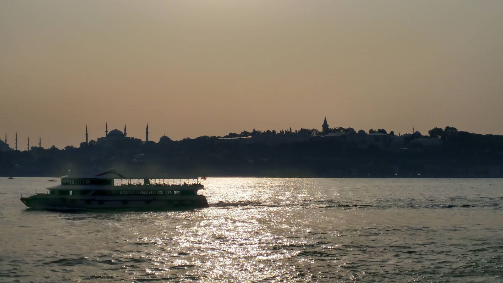 LG G5 sample photo. Sea, watercraft, silhouette, landscape photography