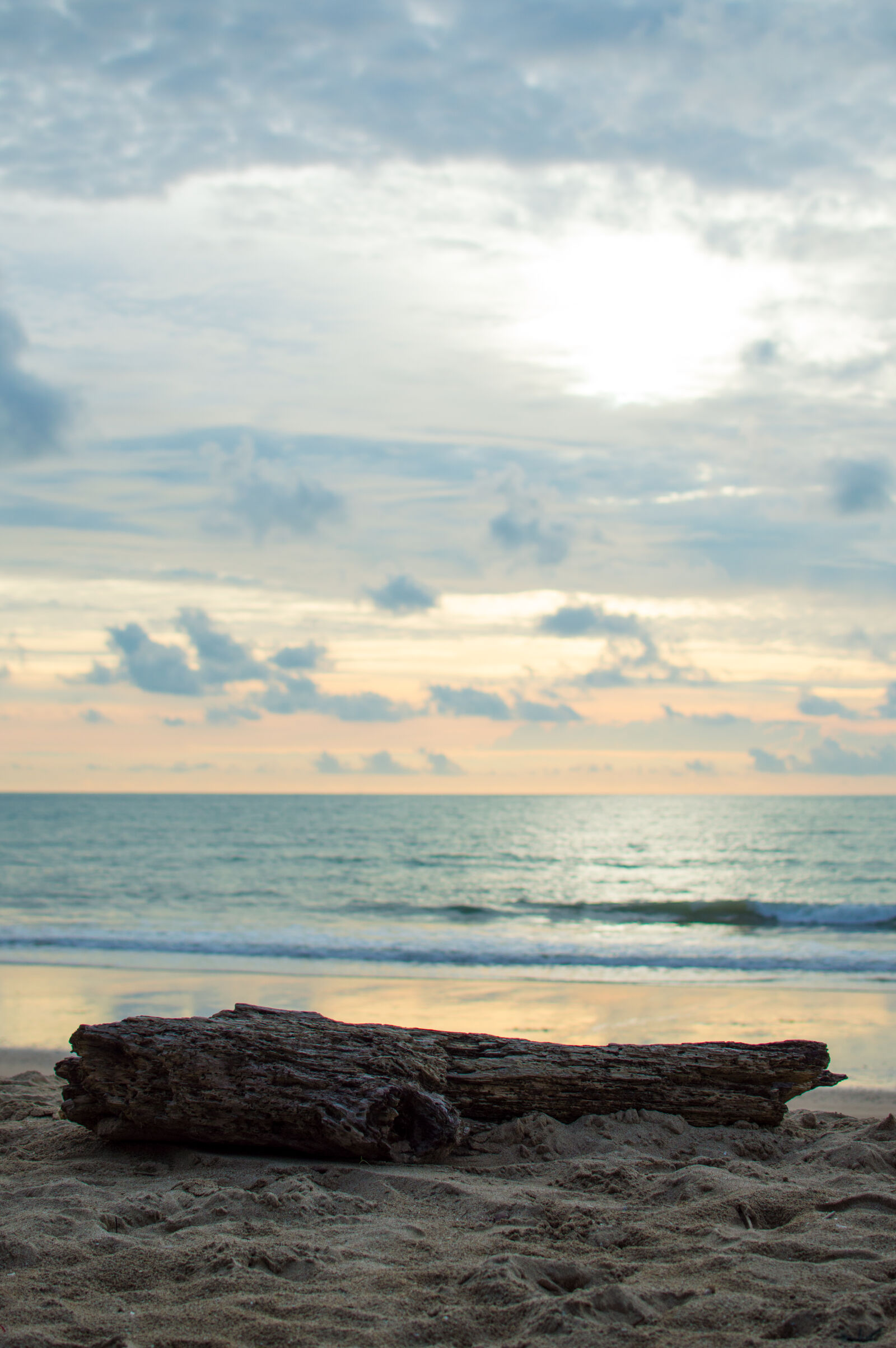 Nikon D3200 + Nikon AF-S DX Nikkor 35mm F1.8G sample photo. Beach, phangnga, thai, timber photography