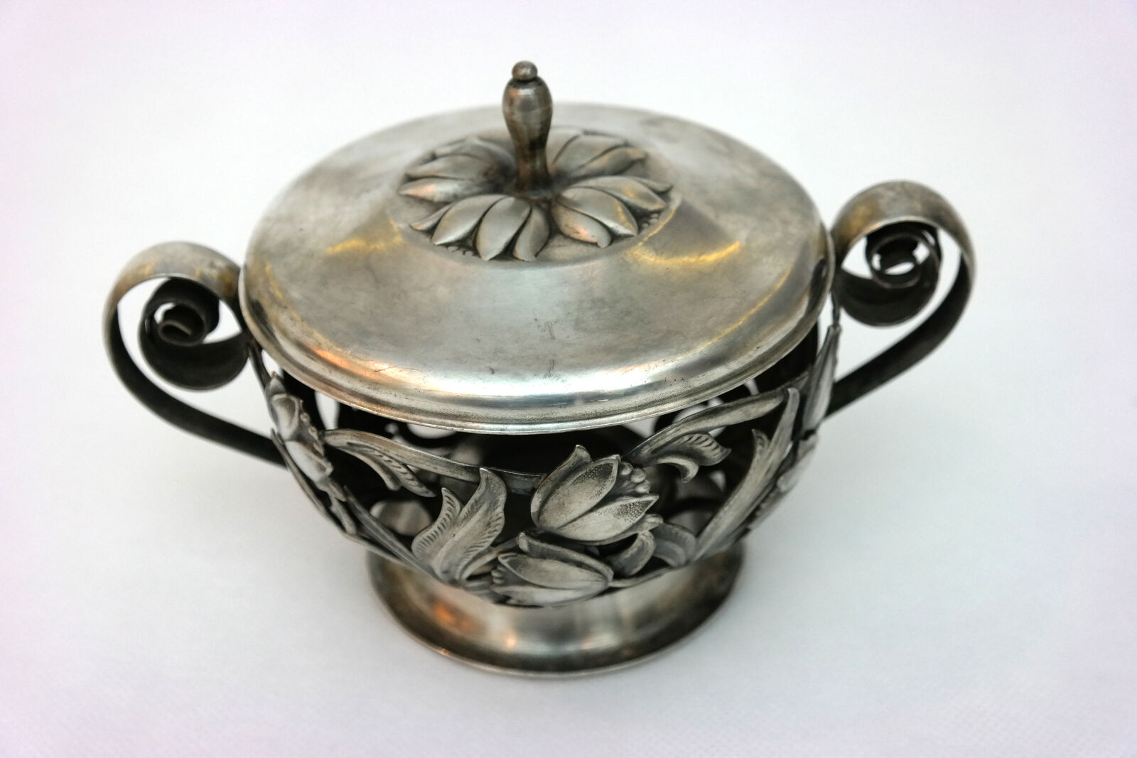 Samsung NX300 sample photo. Antique, silver photography