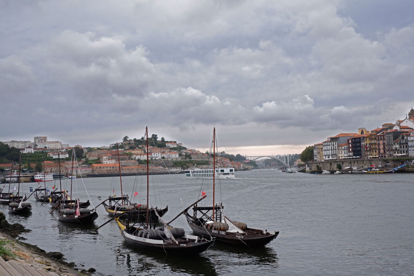 Fujifilm X-T100 sample photo. Porto, portugal, cityscape photography