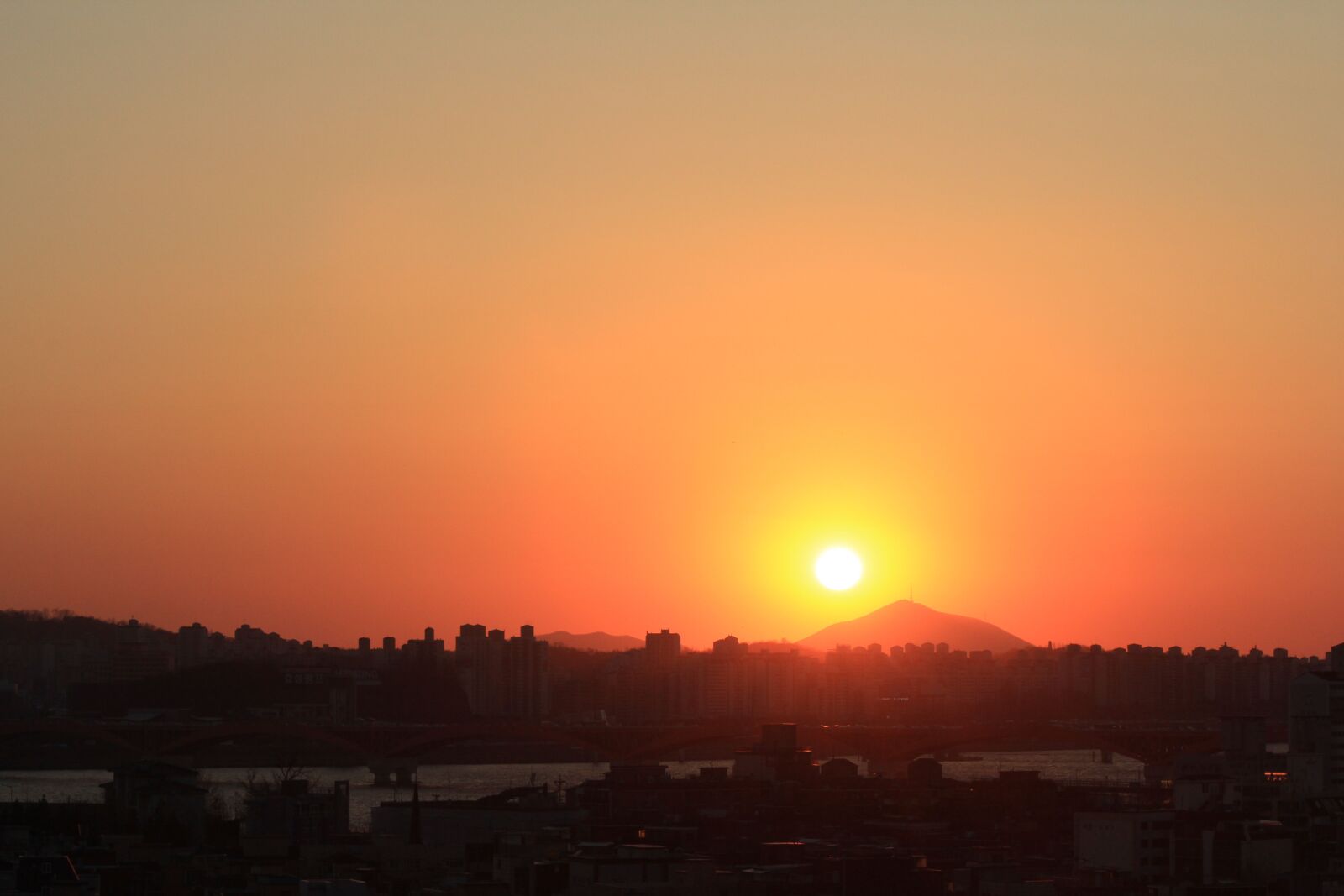 Canon EOS 60D sample photo. Sunset, seoul, glow photography