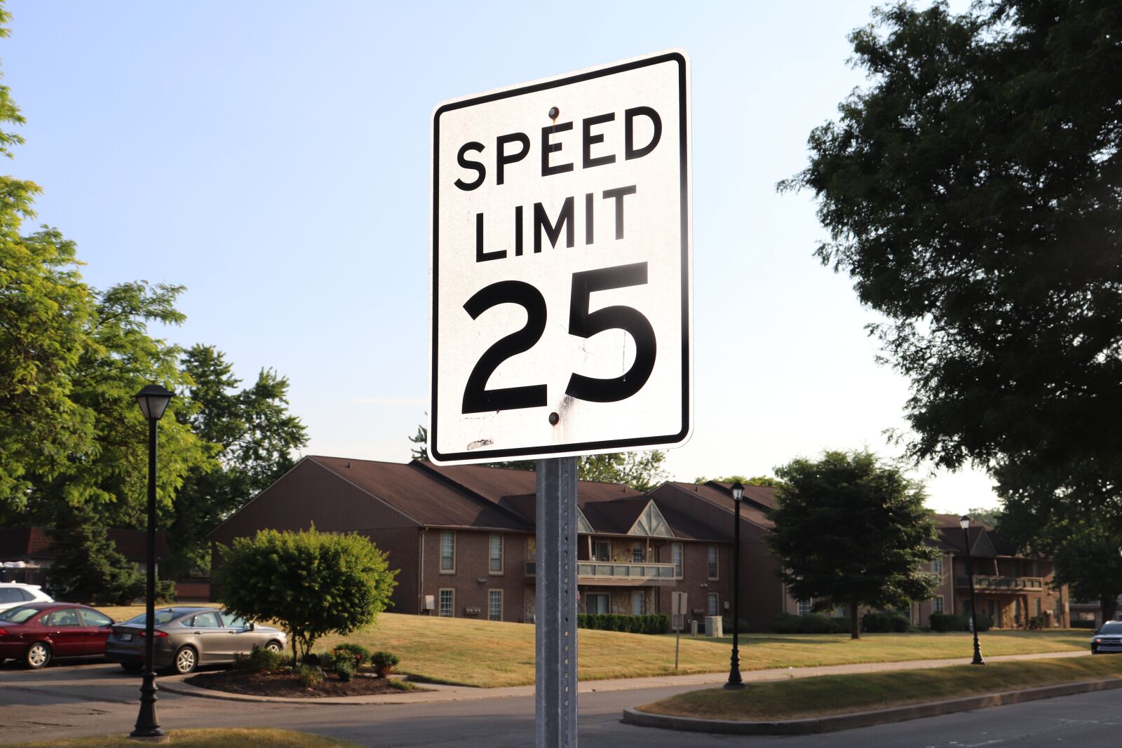 Canon EOS 200D (EOS Rebel SL2 / EOS Kiss X9) sample photo. Speed limit, sign, speed photography