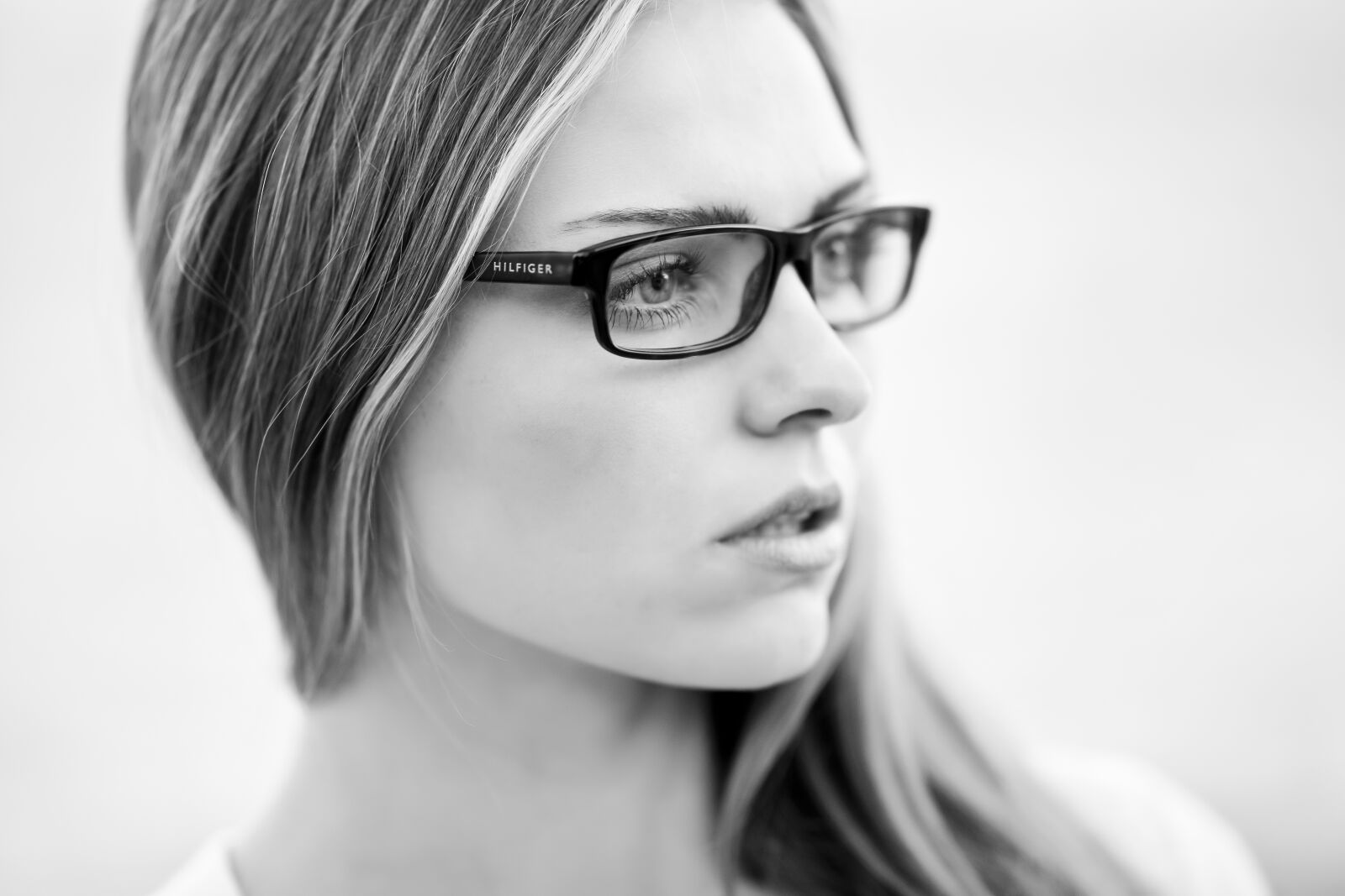 Sony Alpha DSLR-A850 sample photo. Woman, eyewear, overview photography