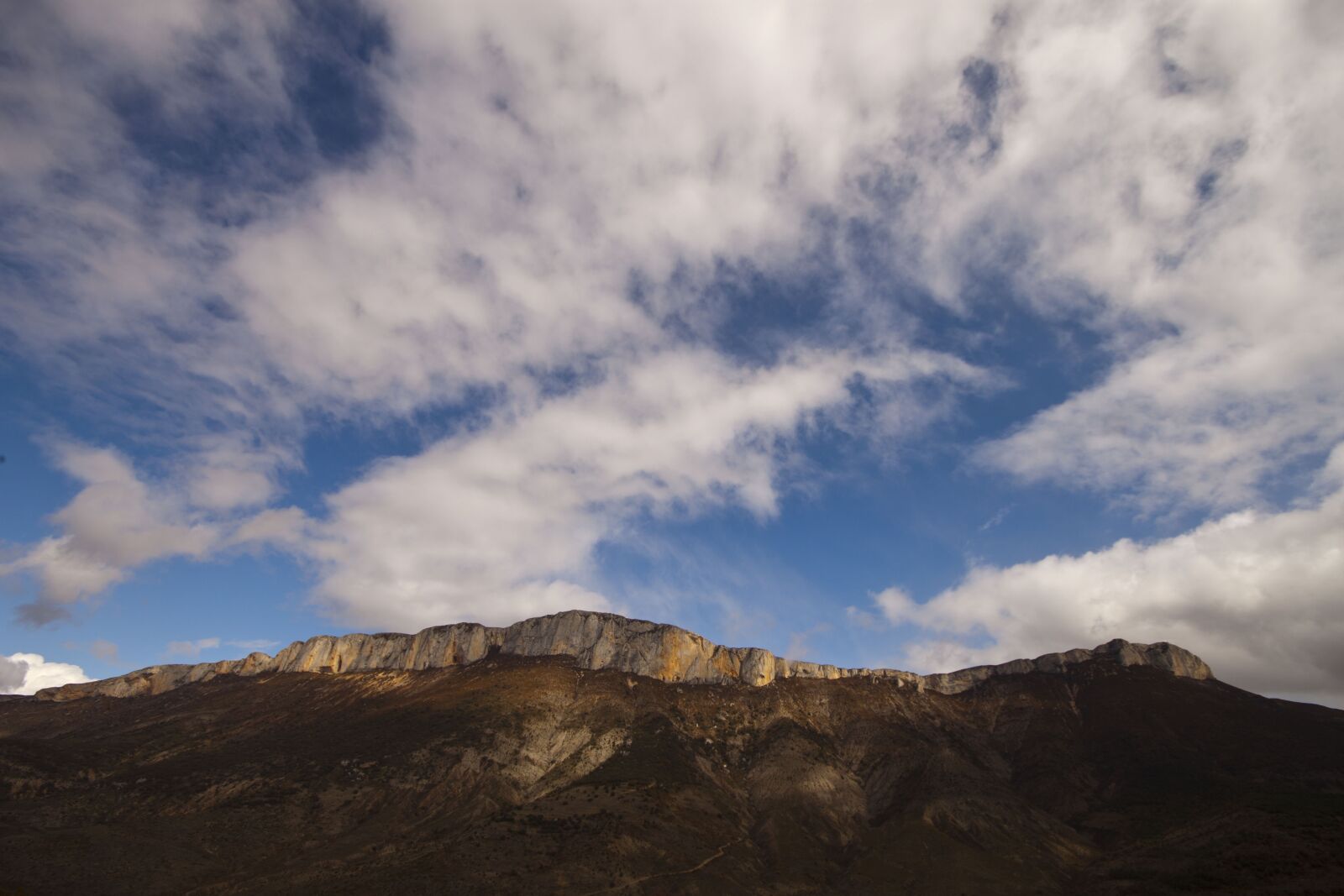 Canon EOS 500D (EOS Rebel T1i / EOS Kiss X3) sample photo. Mountain, panoramic, sky photography