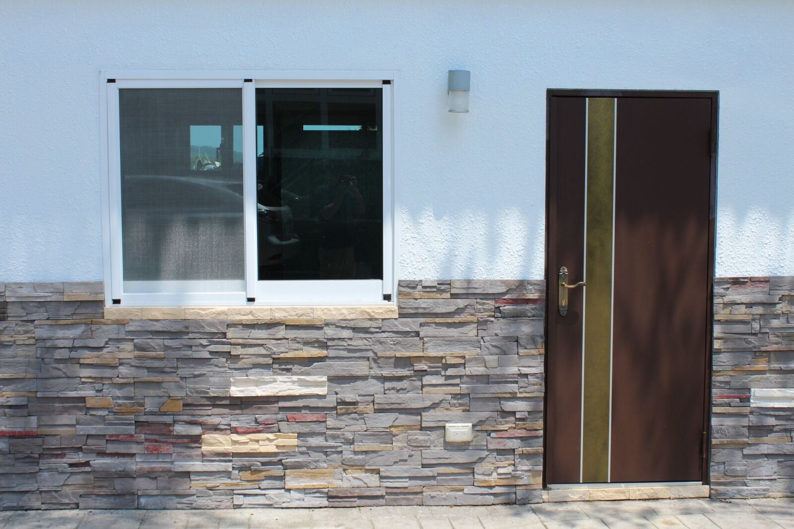 Canon EOS 650D (EOS Rebel T4i / EOS Kiss X6i) sample photo. Room, gate, windows photography