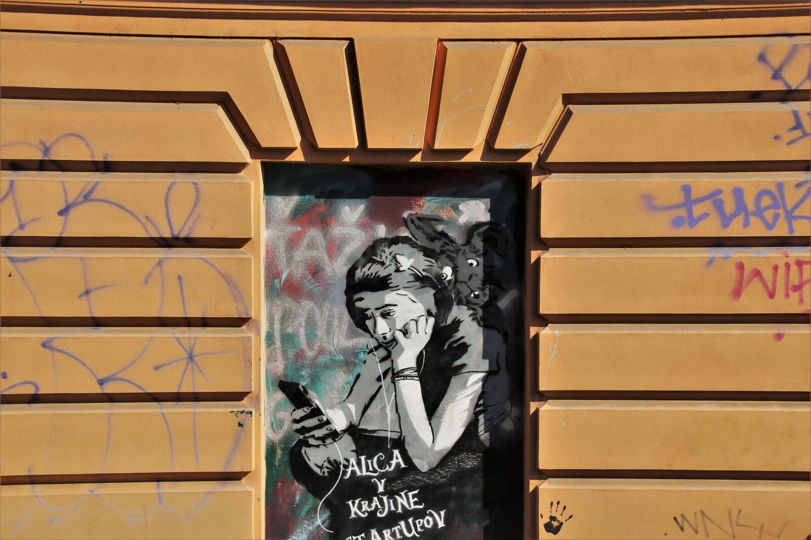 Canon EOS 80D sample photo. Façades, graffiti, walls photography