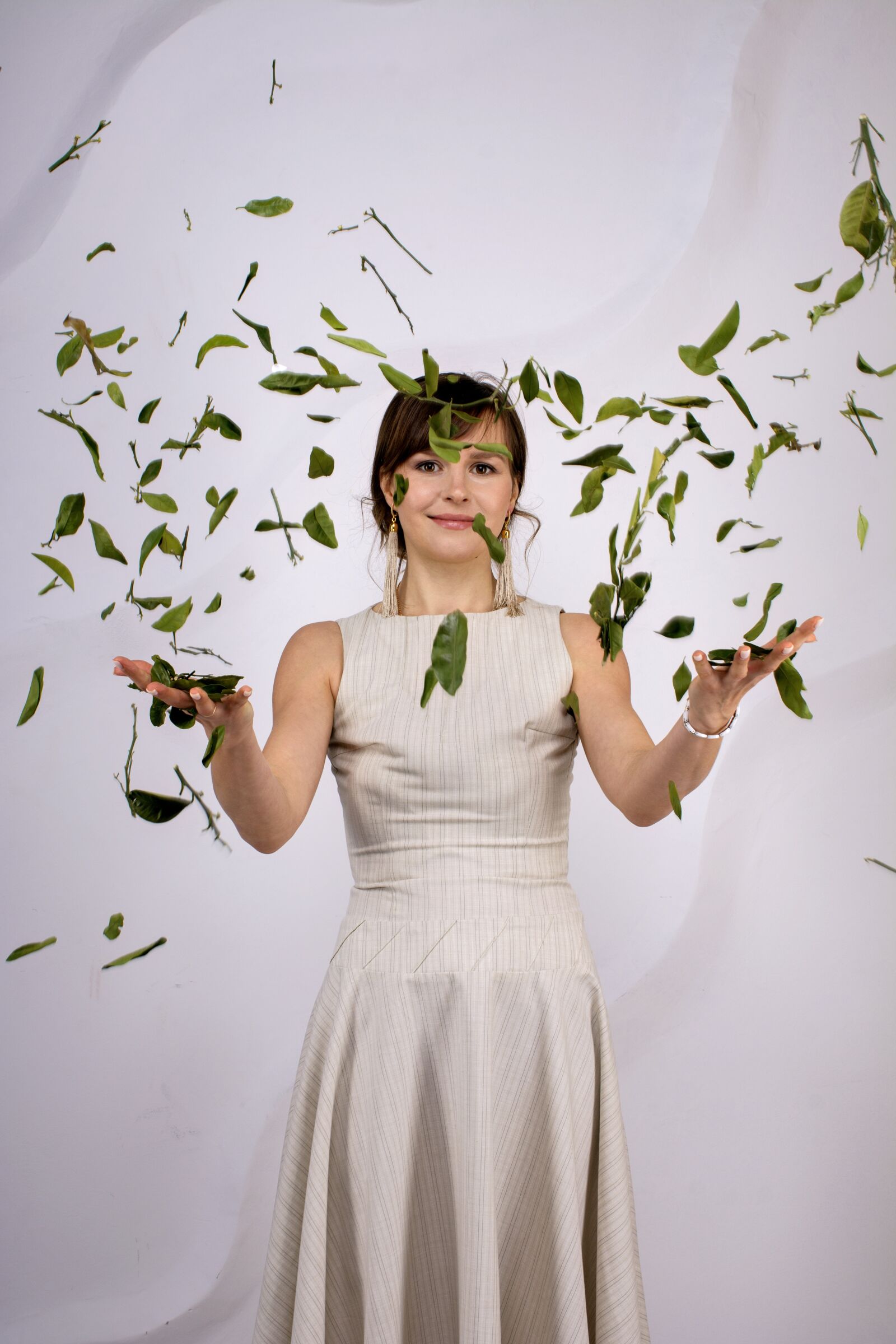 Nikon D5200 sample photo. Girl, flowers, leaves photography