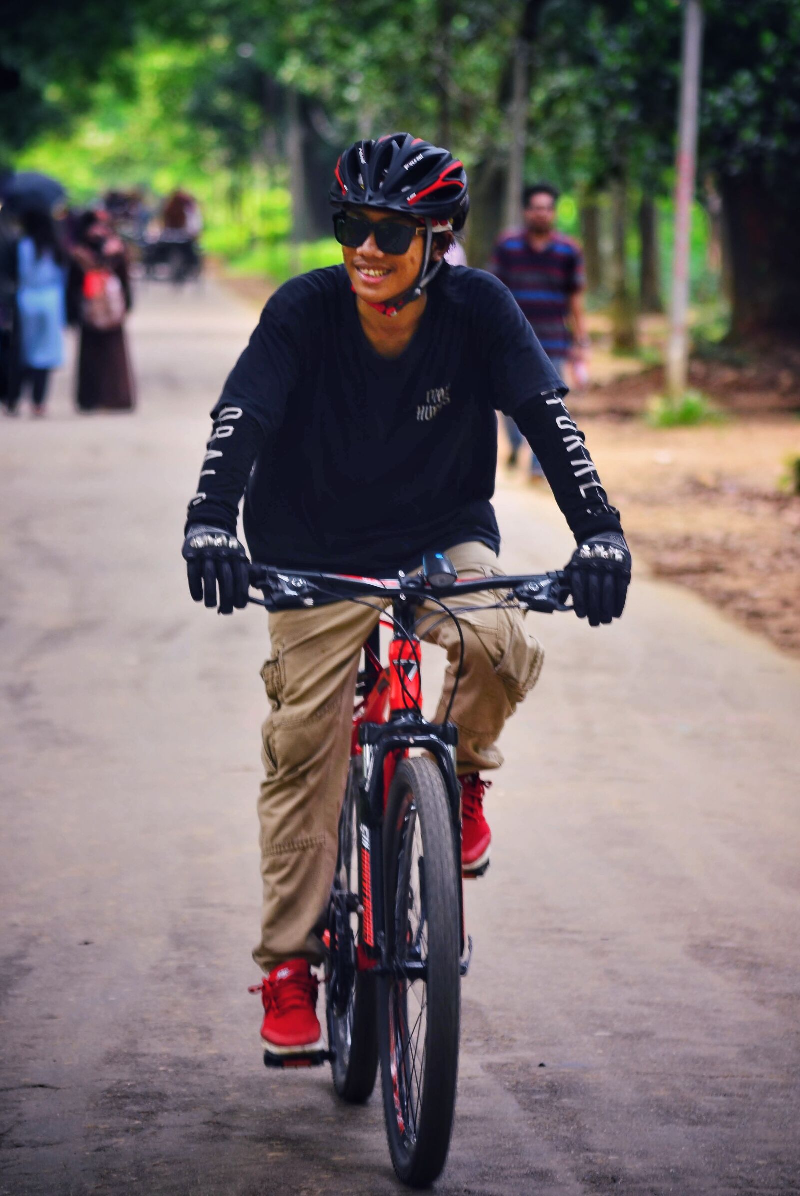 Nikon D5100 sample photo. Cyclists, male, bicycle photography