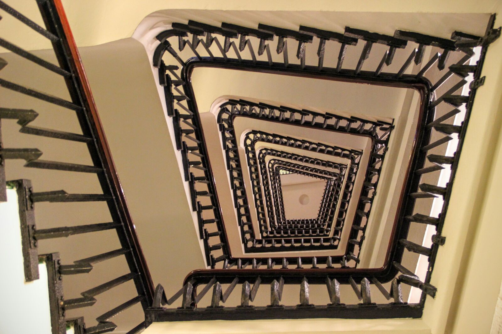 Canon EOS 600D (Rebel EOS T3i / EOS Kiss X5) sample photo. Spiral staircase, stairs, railing photography