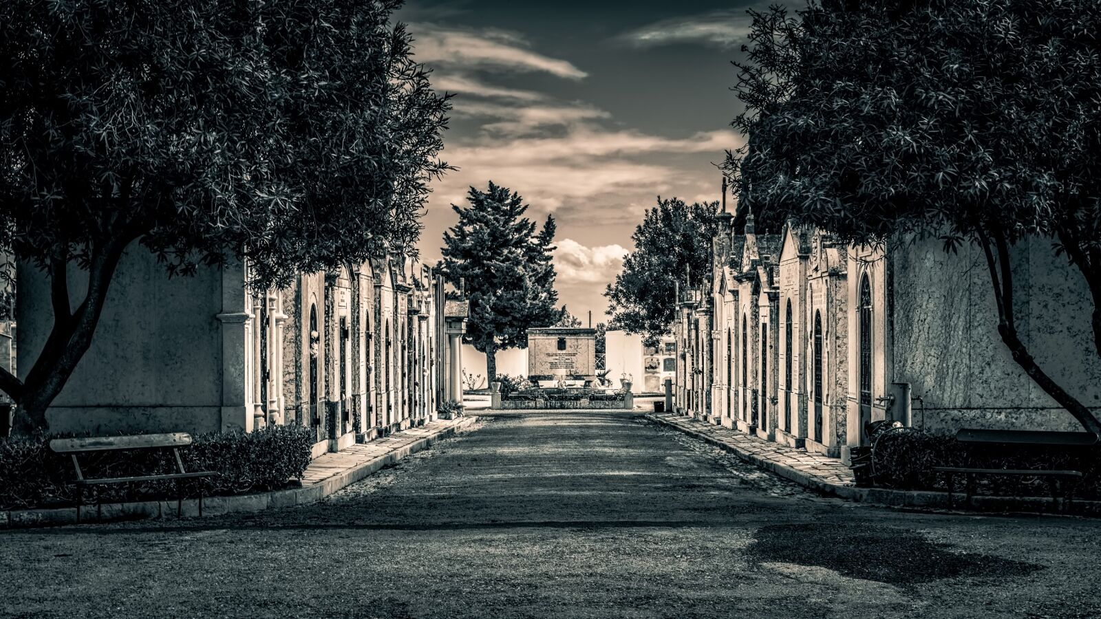 Canon EOS 100D (EOS Rebel SL1 / EOS Kiss X7) sample photo. Tombs, graveyard, cemetery photography