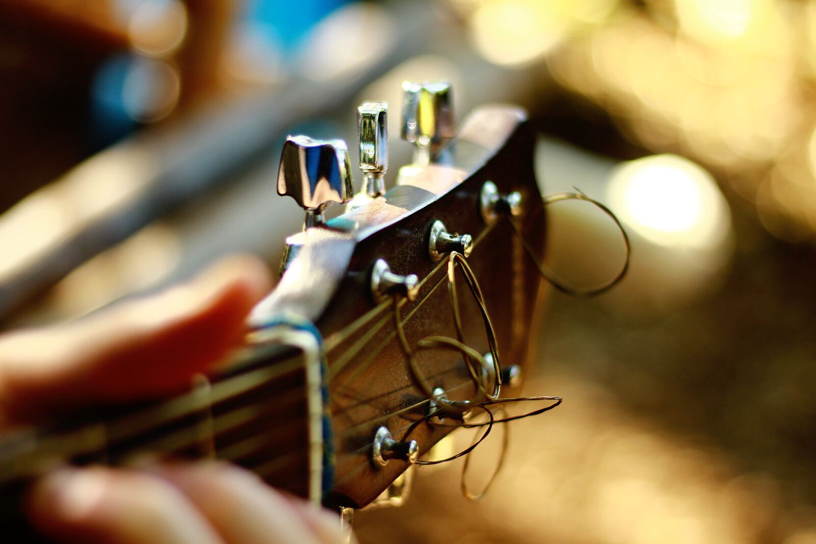 Canon EOS 1100D (EOS Rebel T3 / EOS Kiss X50) + Canon EF 50mm F1.8 STM sample photo. Acoustic guitar, blur, blurry photography