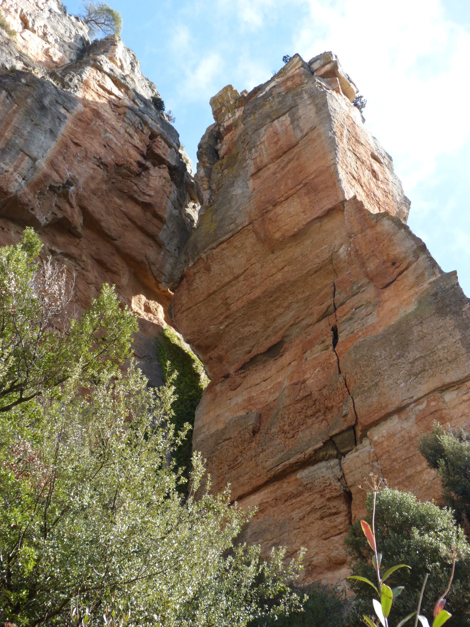 Panasonic DMC-FZ62 sample photo. Needle rock, rock column photography