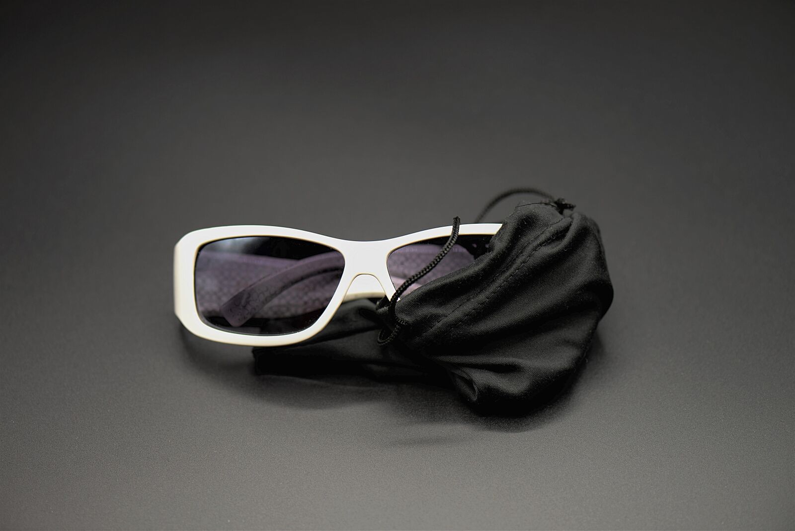 Nikon D610 sample photo. Sunglasses, white, protective case photography