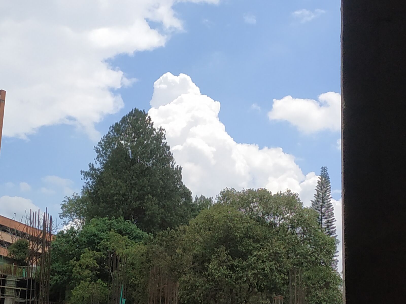 Xiaomi Redmi Note 5 sample photo. Nature, clouds, construction photography