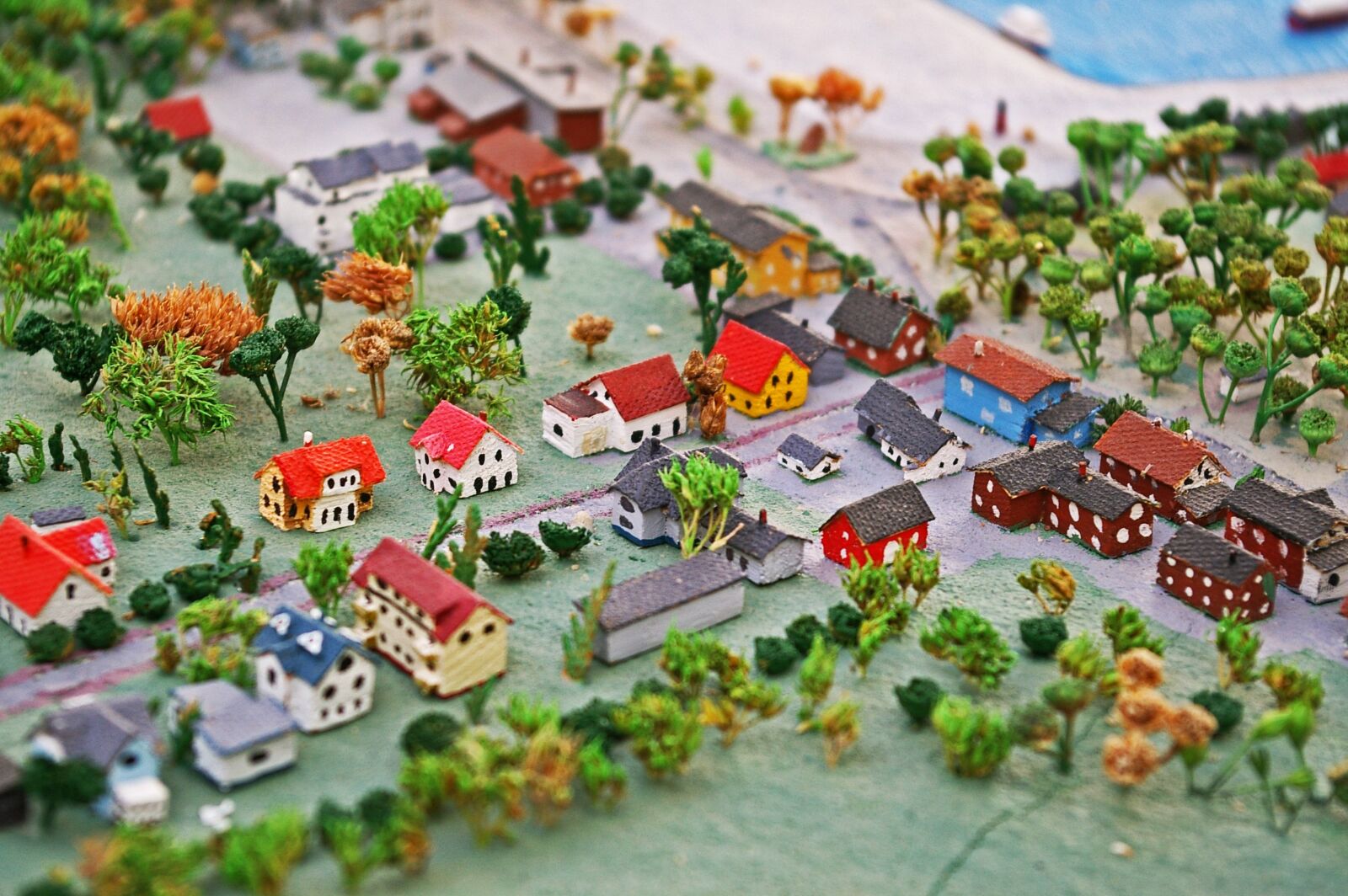 Pentax *ist DL2 sample photo. Miniature, miniature city, sketch photography