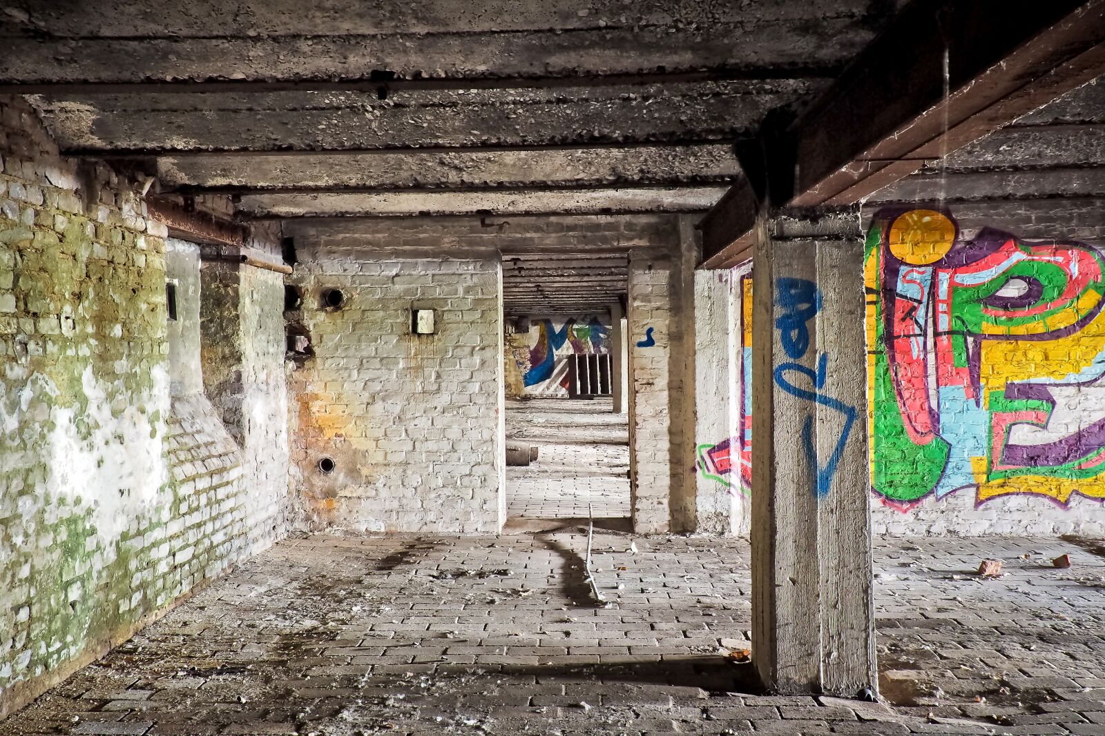 Olympus OM-D E-M10 sample photo. Lost places, rooms, abandoned photography