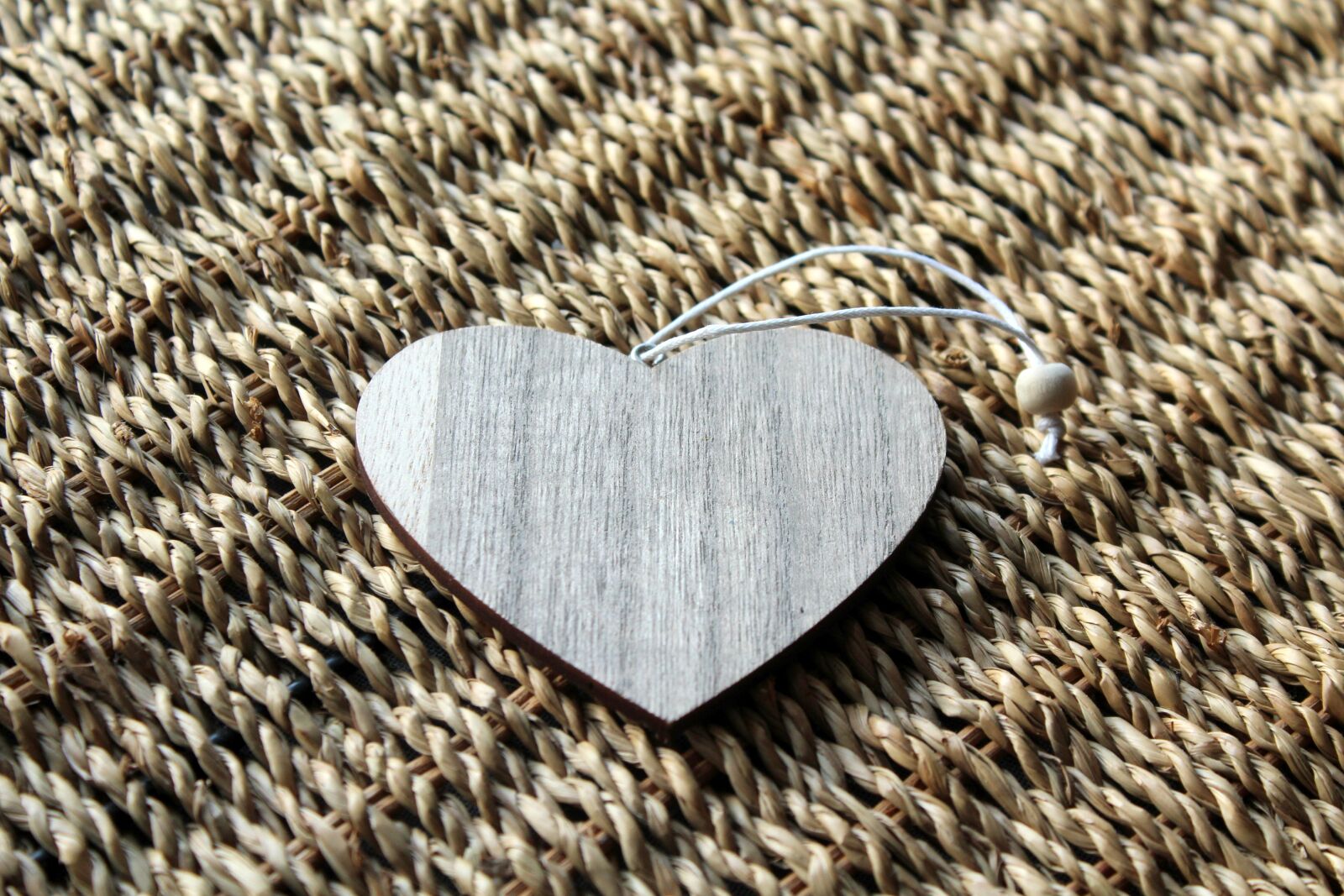Canon EOS 1200D (EOS Rebel T5 / EOS Kiss X70 / EOS Hi) sample photo. Heart, symbol, love photography