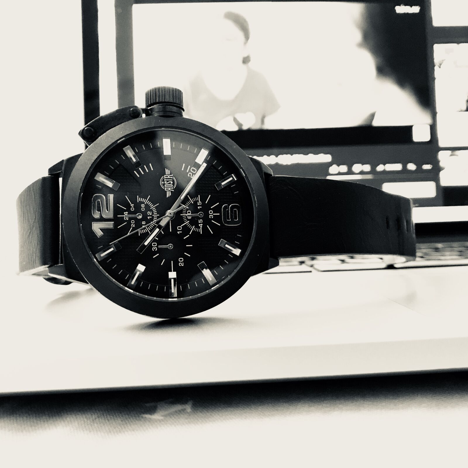 iPhone 7 back camera 3.99mm f/1.8 sample photo. Analog, watch, black, and photography