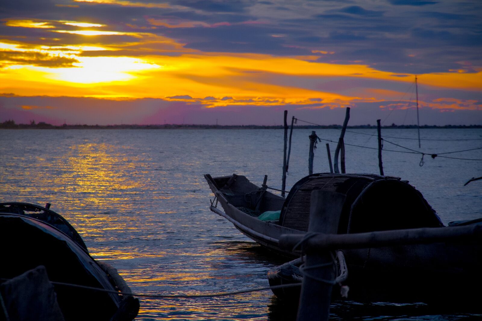 Canon EOS 7D sample photo. Vietnam, hue city, boat photography