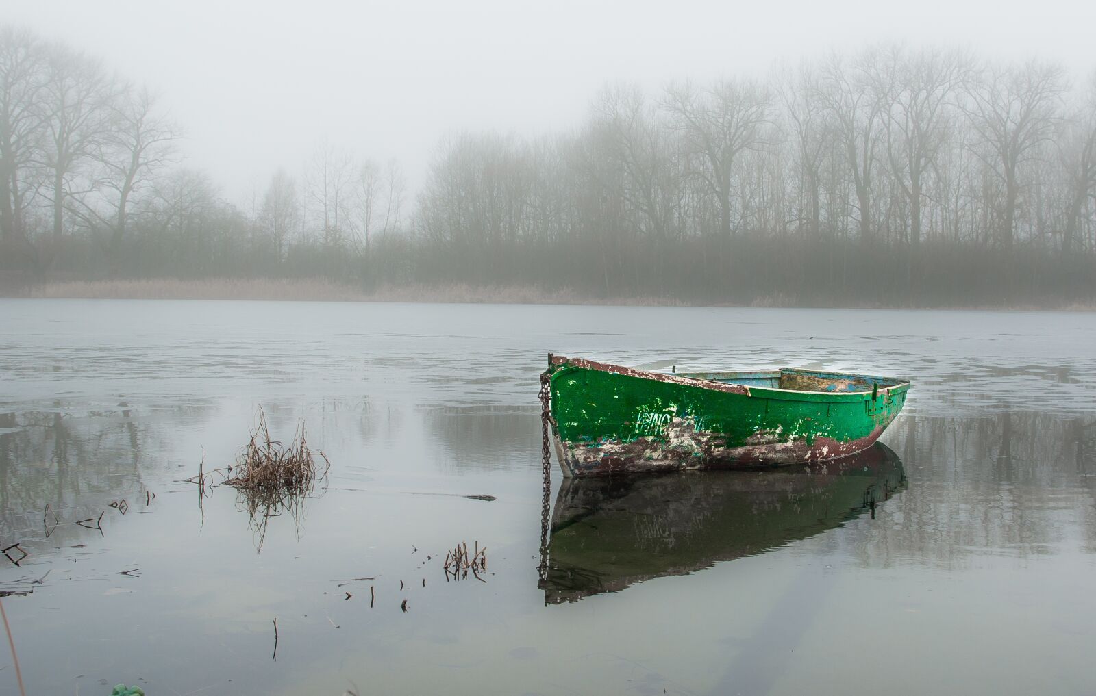 Pentax K200D sample photo. Lake, boat, winter photography