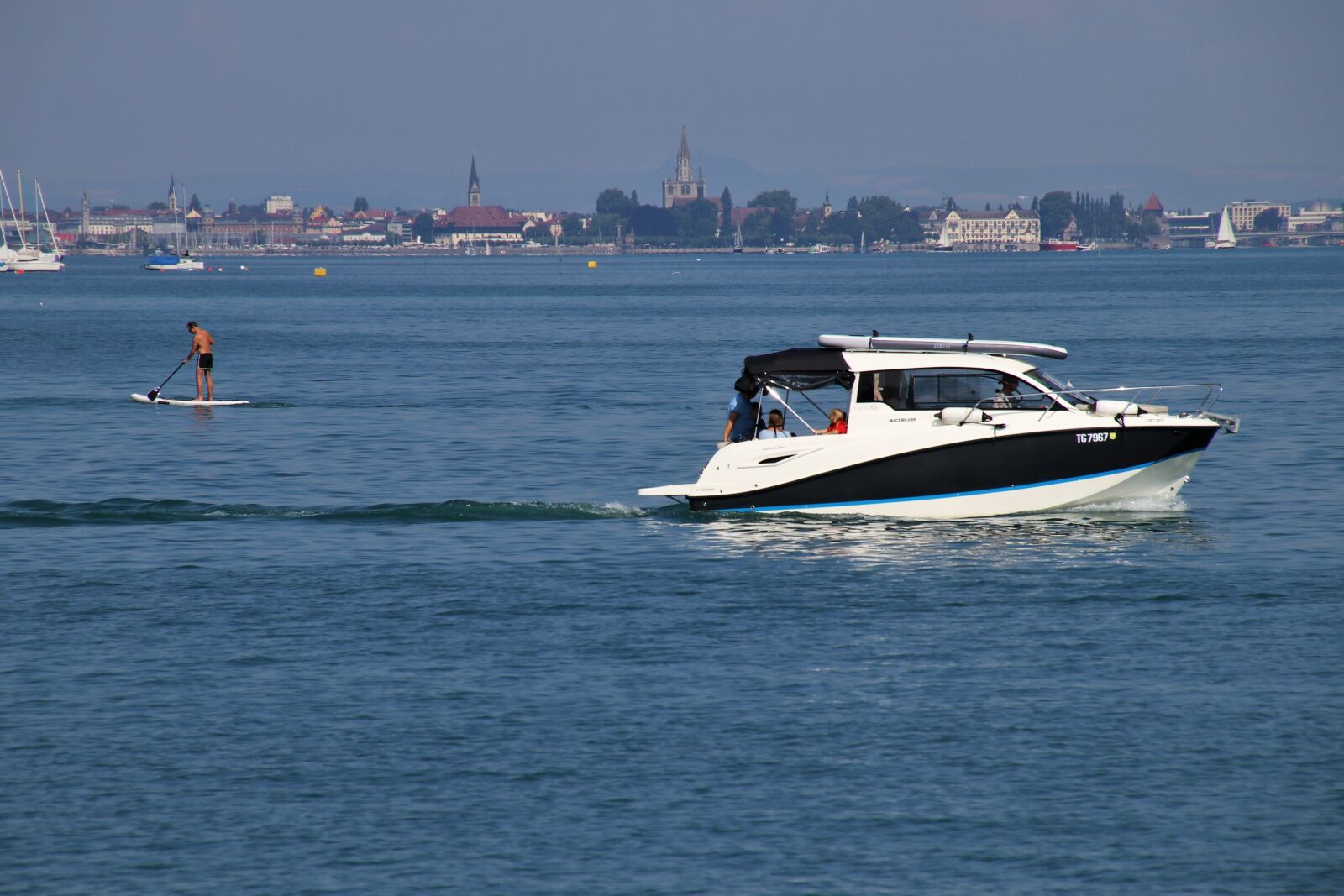 Canon EOS 80D sample photo. Motorboat, lake, water photography