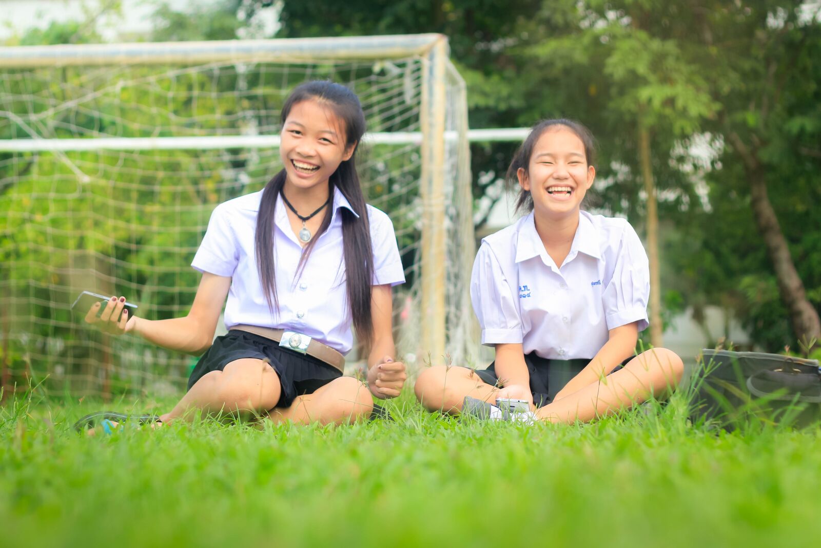 Canon EOS 550D (EOS Rebel T2i / EOS Kiss X4) + Canon EF 50mm F1.8 II sample photo. Students, girl, lady photography