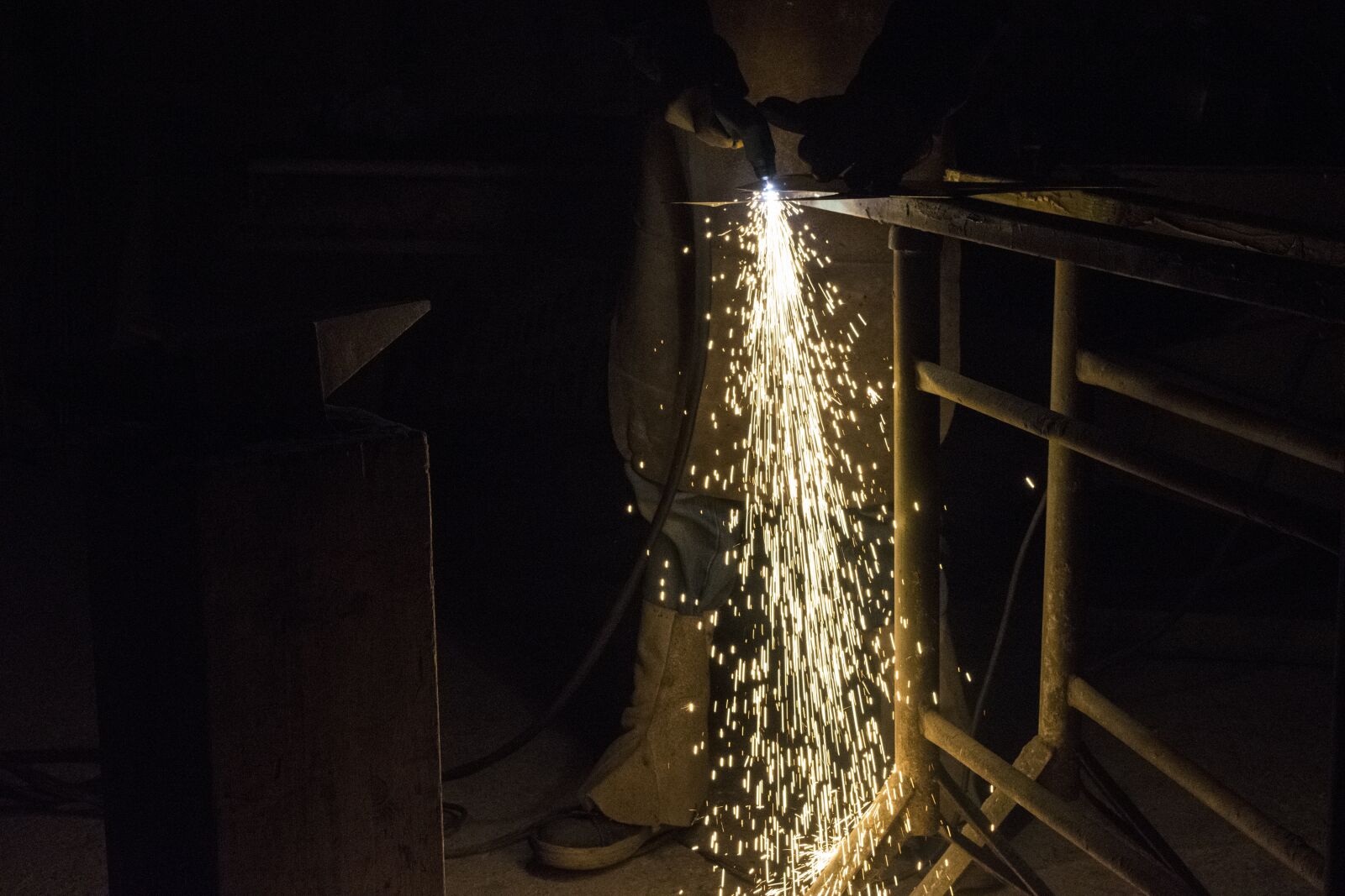 Nikon D5300 sample photo. Smith, flame, sparks photography